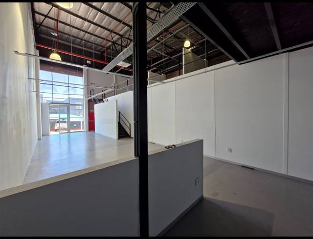 372M² SHOWROOM TO LET IN KRAMERVILLE